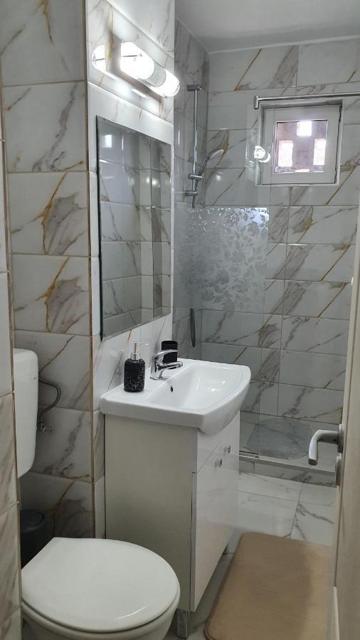 Апартаменти Apartament Estera Орадя Екстер'єр фото